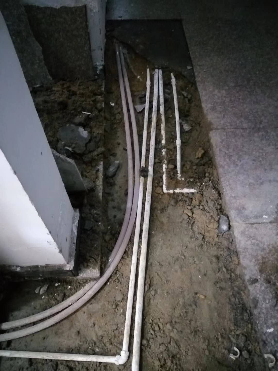 三沙漏水，切勿盲目乱刨乱砸