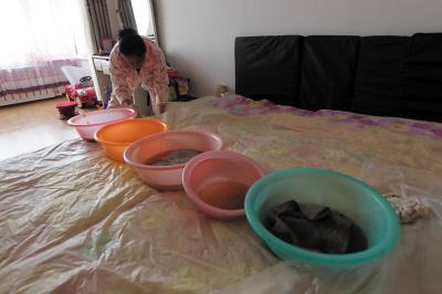 三沙楼上漏水，住户失联，小区没物管，业主维权难！律师来支招……